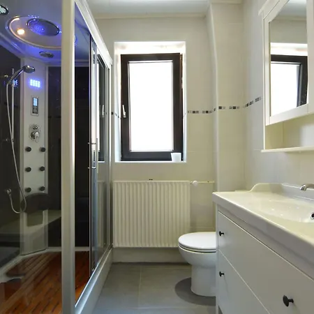 Apartment Lovely Modern Apartment, Walking Distance To Mosel *