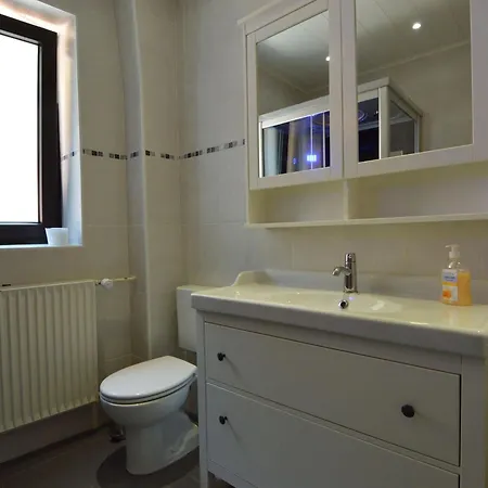 Apartment Lovely Modern Apartment, Walking Distance To Mosel